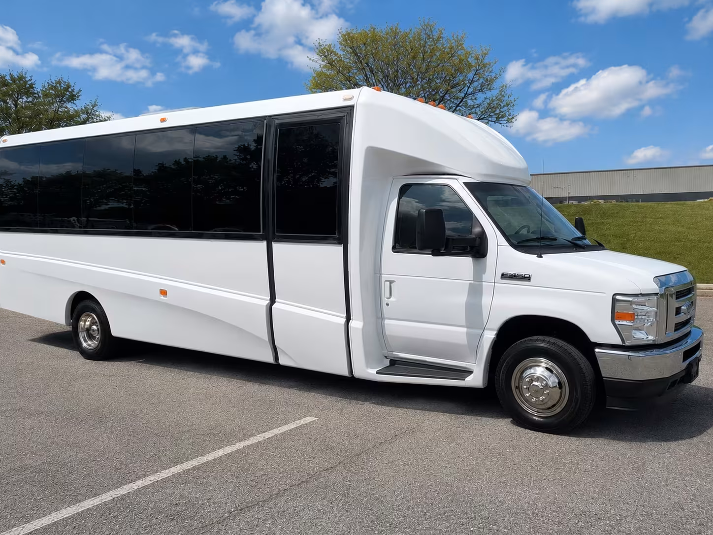 minibus rentals for medford concerts at the armory and craterian